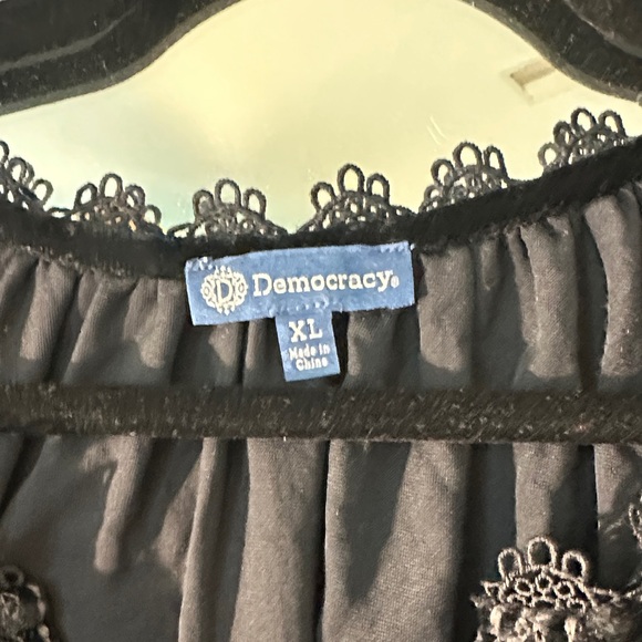 Elegant Black Crushed Velvet Women's Top - Picture 2 of 6